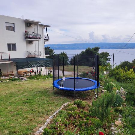 Apartment With 2 Balconies And Sea View Омиш Экстерьер фото