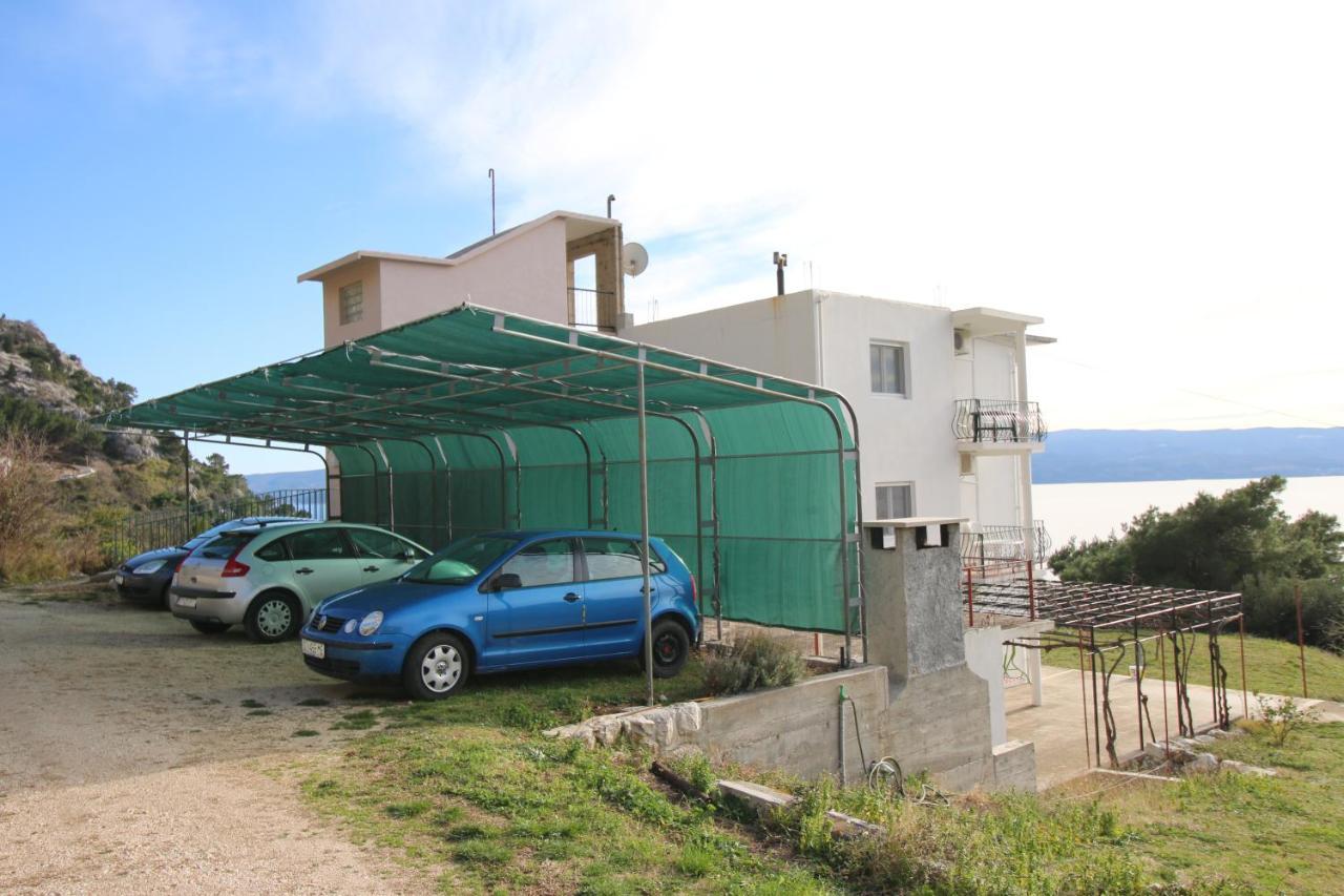 Apartment With 2 Balconies And Sea View Омиш Экстерьер фото