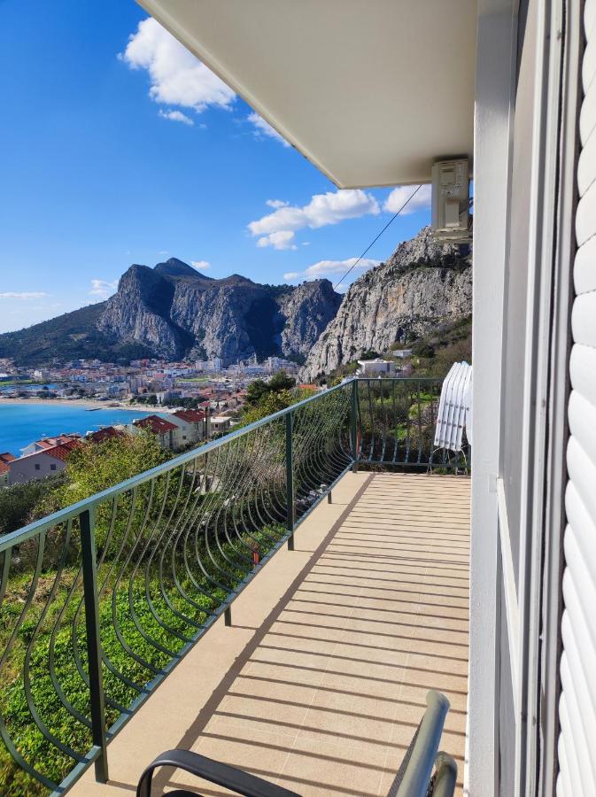 Apartment With 2 Balconies And Sea View Омиш Экстерьер фото