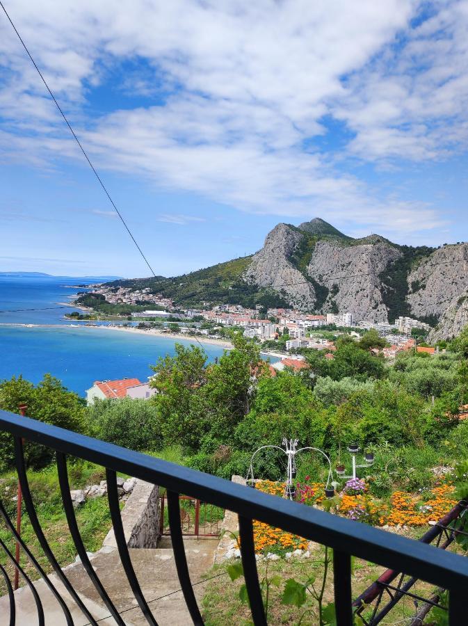 Apartment With 2 Balconies And Sea View Омиш Экстерьер фото