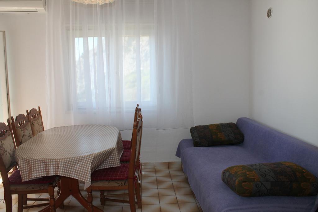 Apartment With 2 Balconies And Sea View Омиш Экстерьер фото