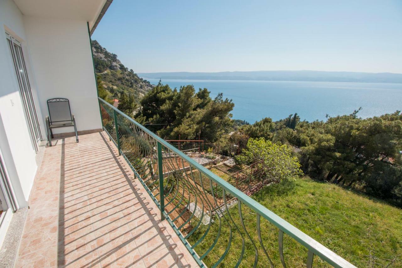 Apartment With 2 Balconies And Sea View Омиш Экстерьер фото